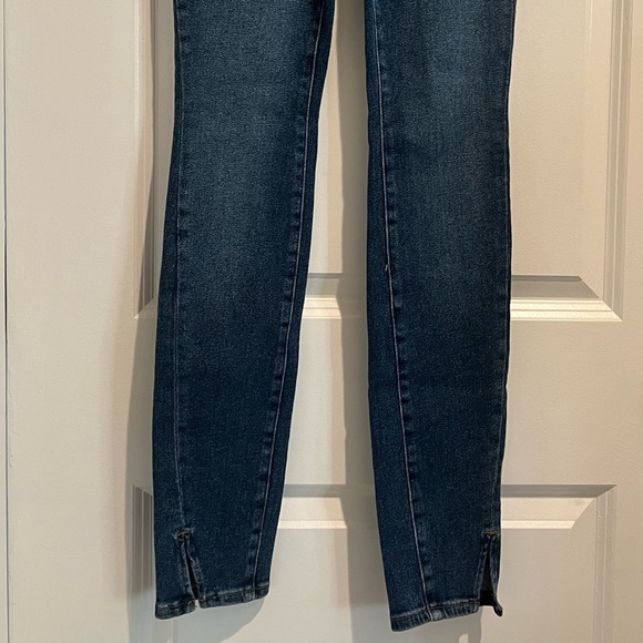 Good American Women's Good Legs Twisted Slit Jeans - Picture 7 of 10